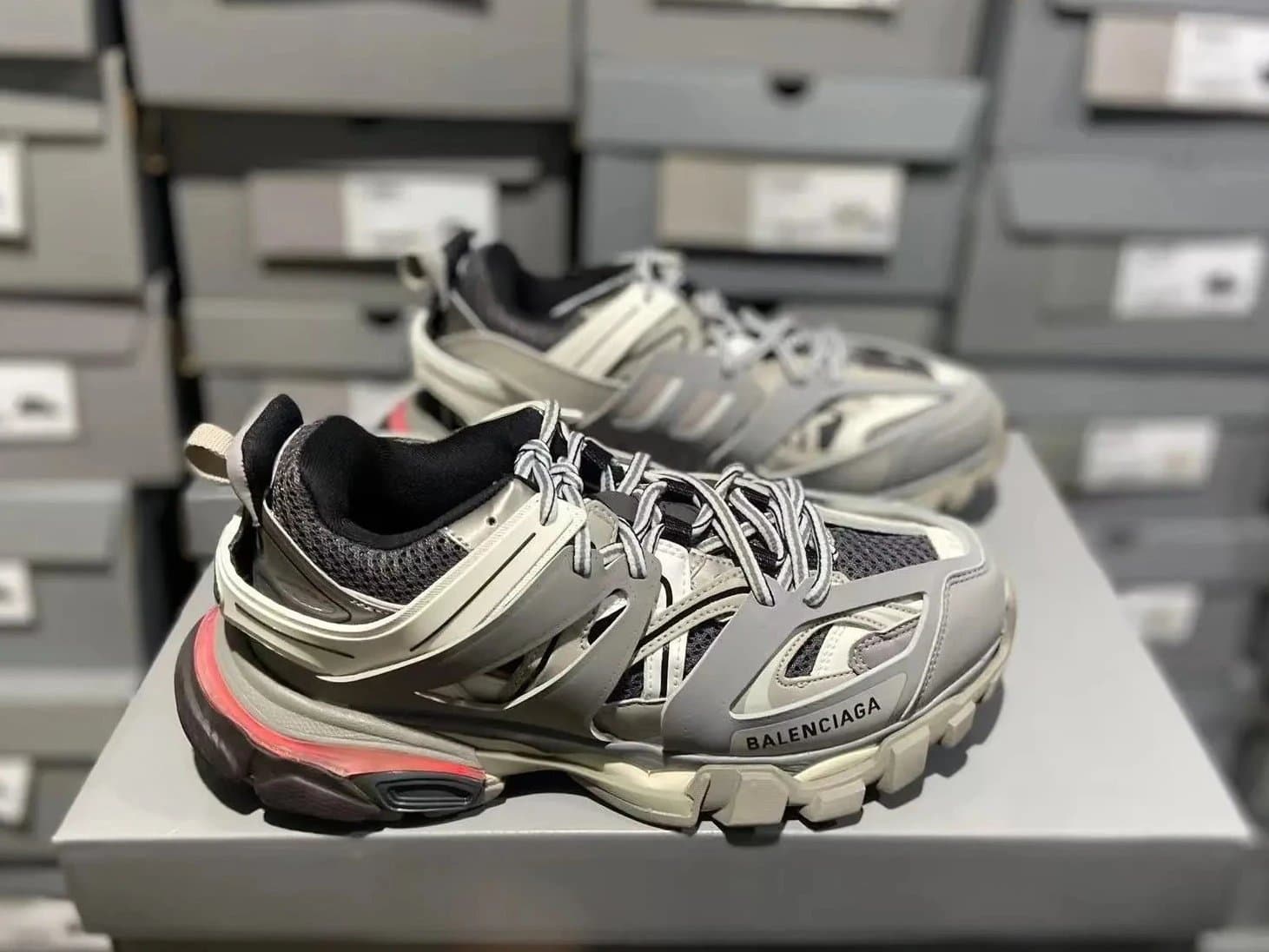 Balenciaga Triple S Silver Mesh — 3代灰色LED