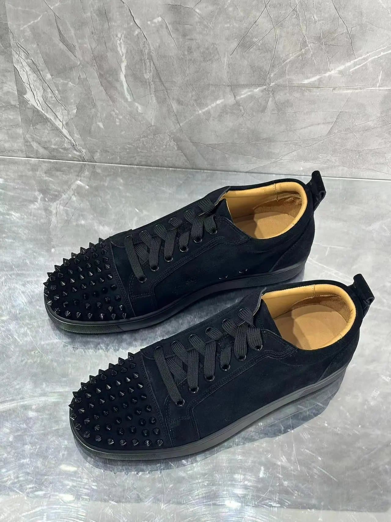Christian Louboutin Loafer Gradient Patent Leather — 黑绒头钉