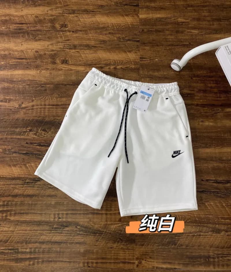 Nike Tech Fleece Shorts Coffee — 纯白色