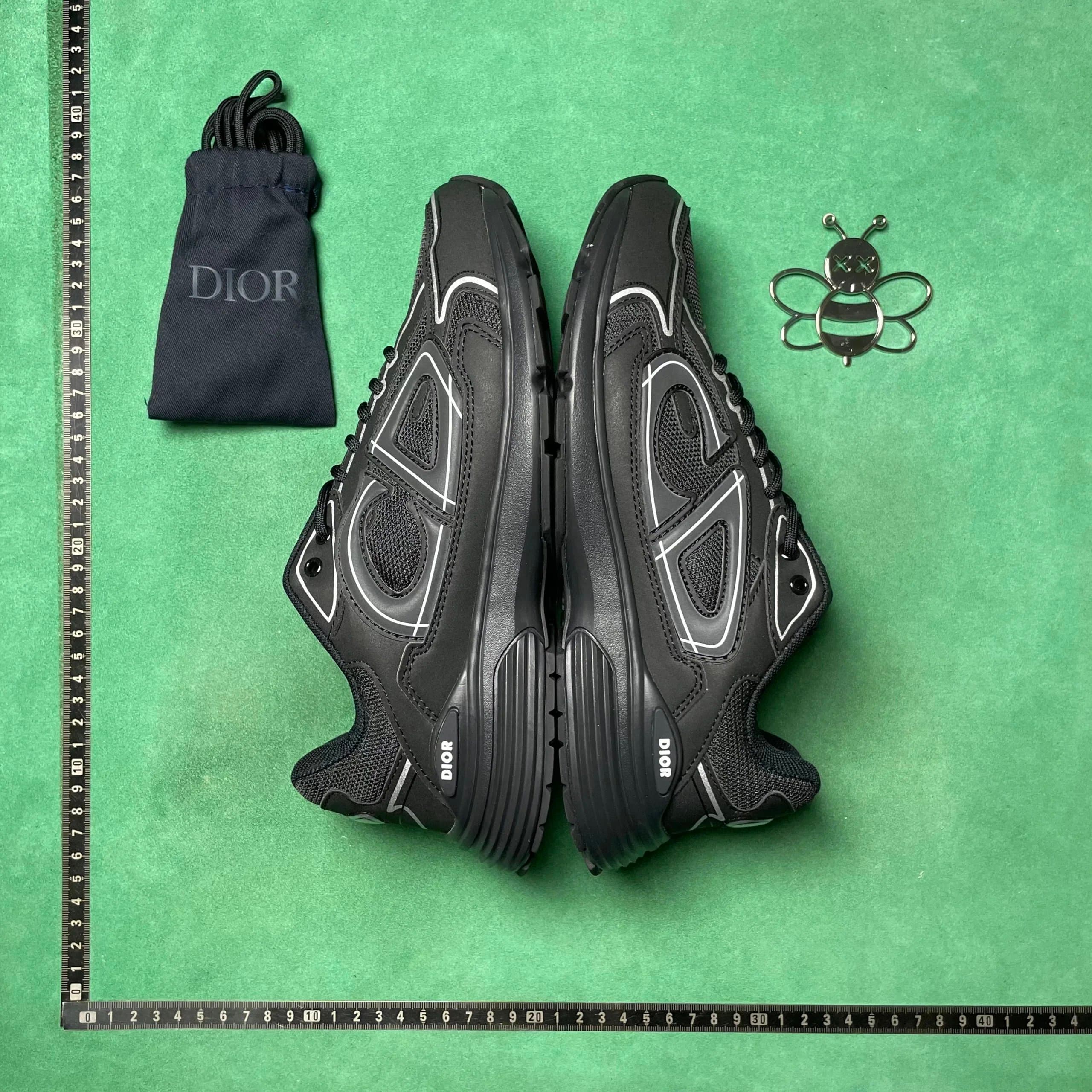 Dior B22 Sneaker Light Blue and White — 黑武士900