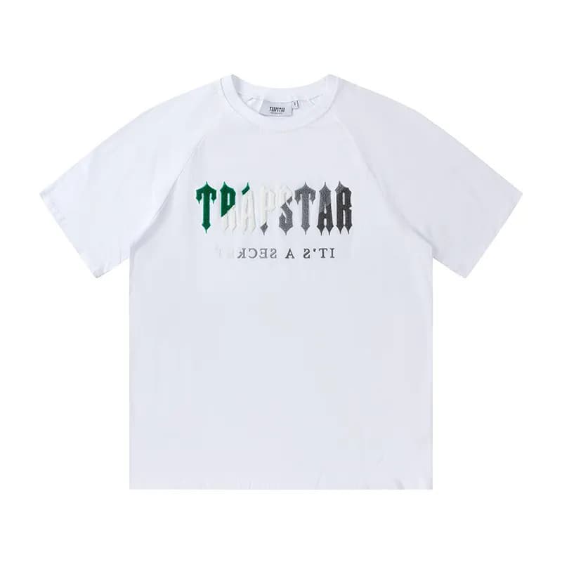 Trapstar Logo Shorts Gothic Logo Print — TX4HY2RK