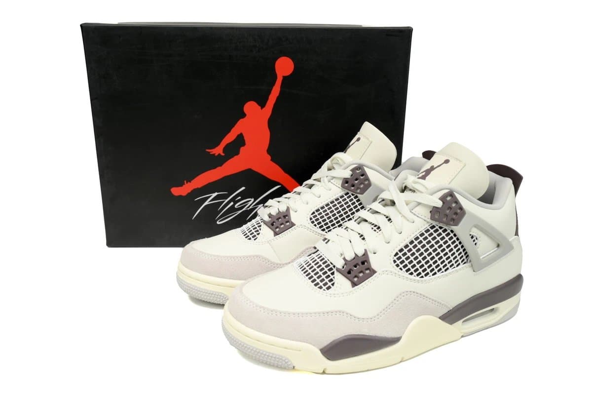 Air Jordan 4 Bred — 灰棕