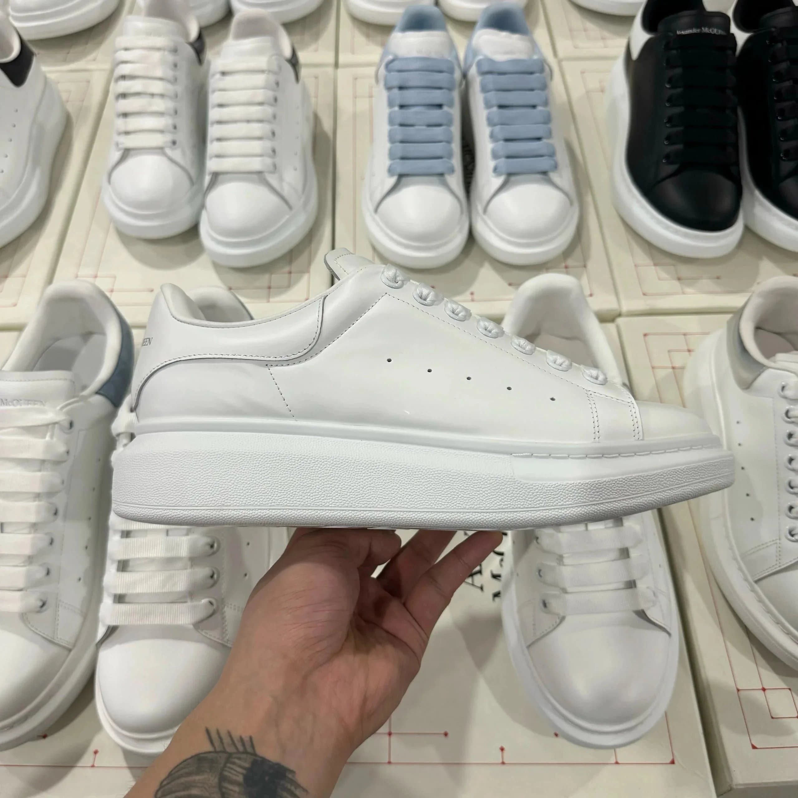 Alexander McQueen Sneaker Light Blue Accents — 纯白皮尾