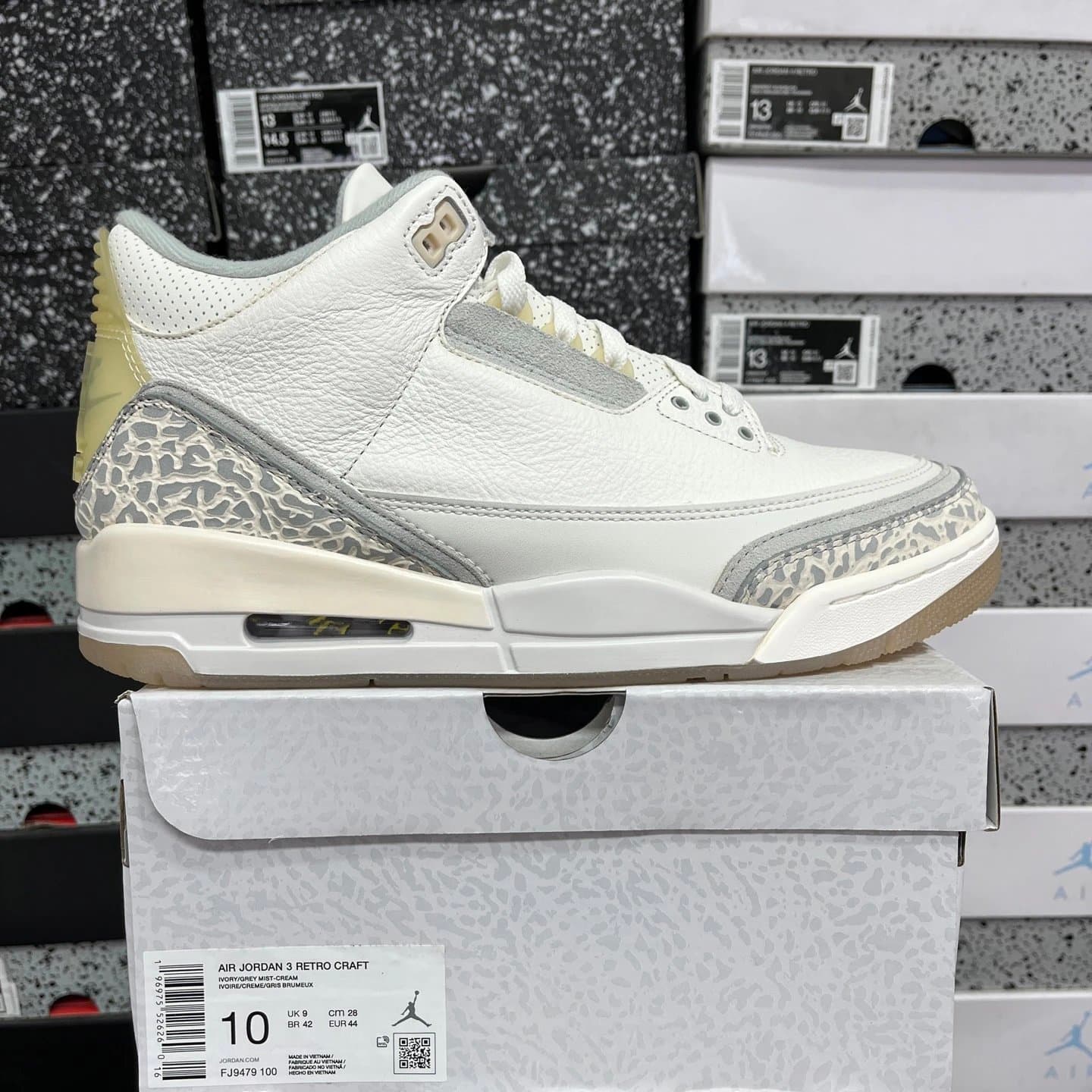 Air Jordan 3 Fire Red — 新G X10版 · FJ9479-100白灰