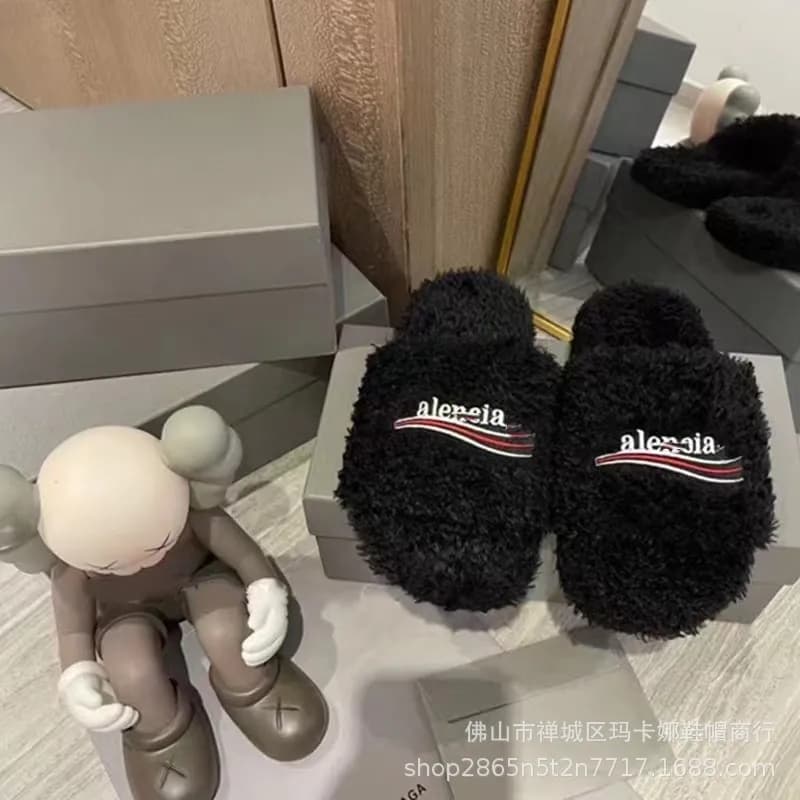 Balenciaga Fluffy Slide Lencia Logo — 黑色