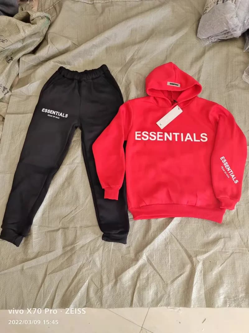 Fear of God Essentials Hoodie and Joggers Set Essentials Logo — 细节图展示2