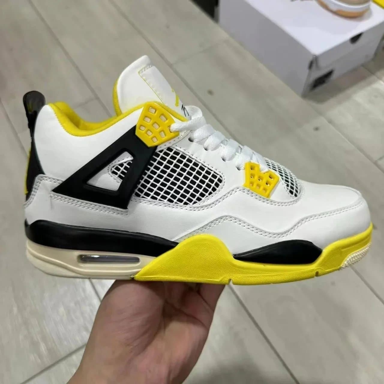 Air Jordan 4 Thunder — 白黑黄