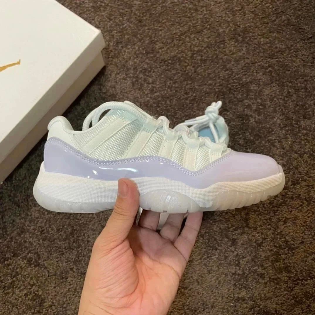 Air Jordan 11 Low Legend Blue