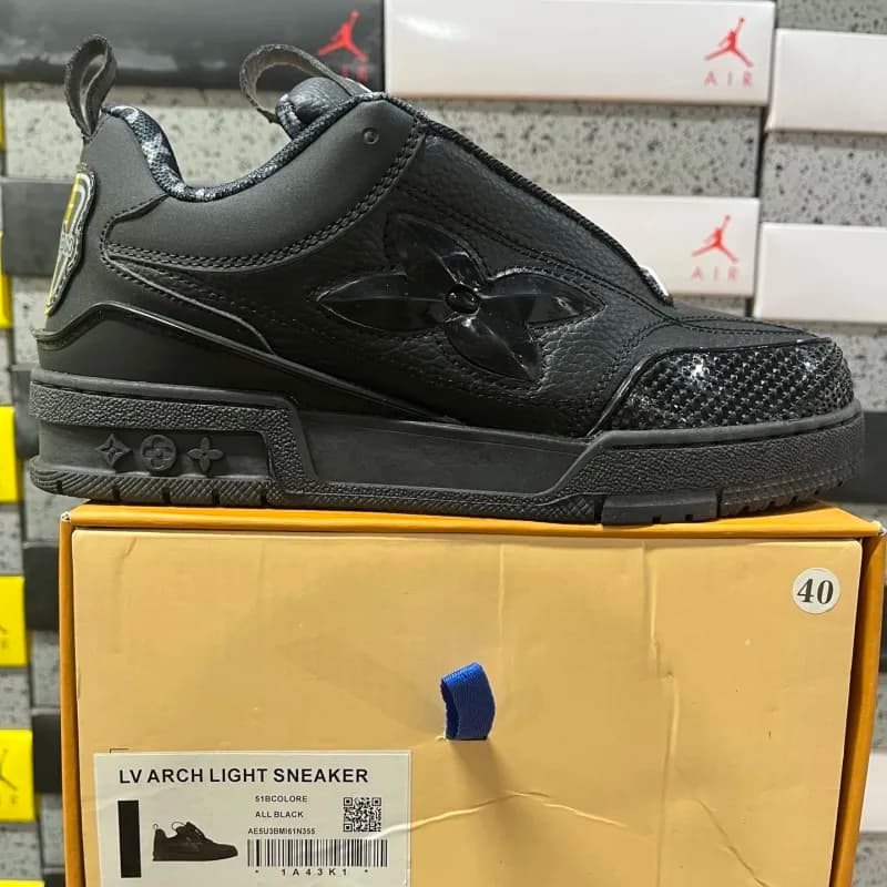 Louis Vuitton LV Arch Light Sneaker White/Grey — ALL BLACK 全黑