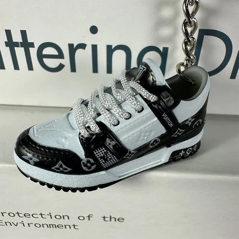 Louis Vuitton Sneaker Keychain Monogram Orange — 1.l black v