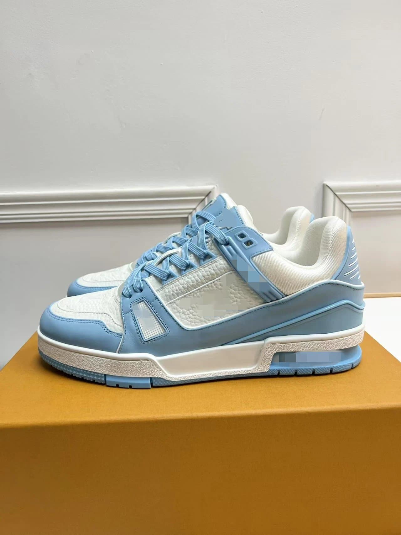 Louis Vuitton LV Trainer Monogram Leather — 天蓝色