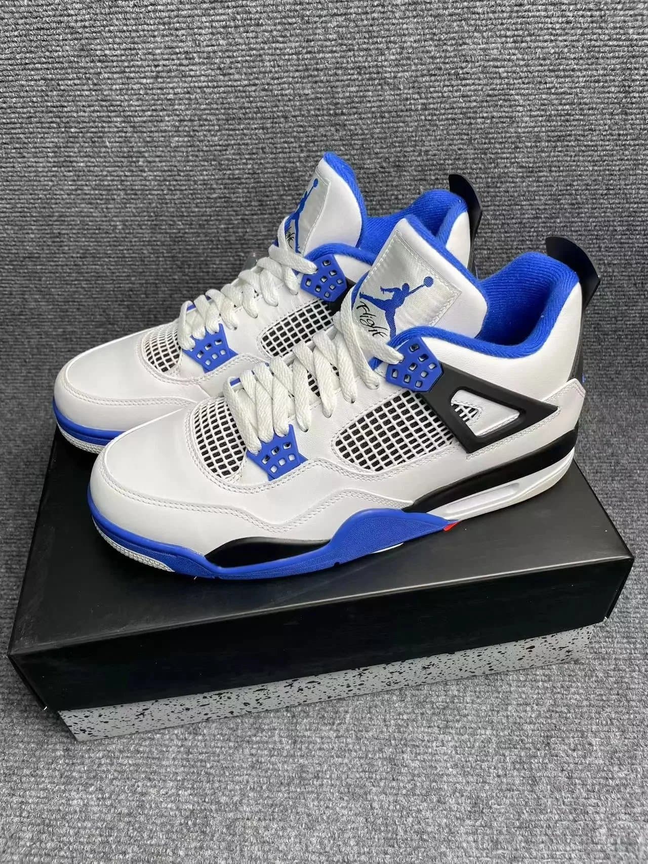 Air Jordan 4 Black Canvas — 赛车蓝