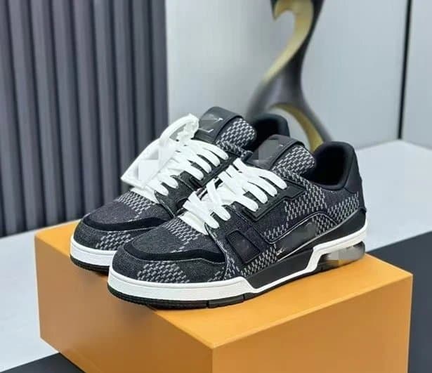 Louis Vuitton LV Trainer Monogram Leather — 黑色格子