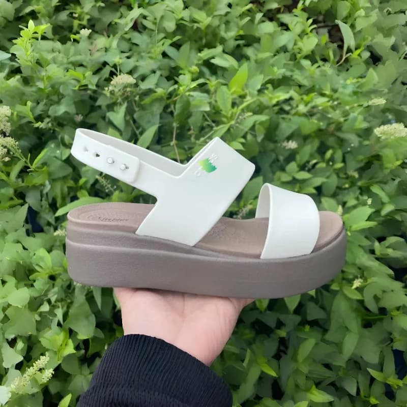 Crocs LiteRide Platform Sandal Flower Logo — 布鲁克林/牡蛎/蘑菇