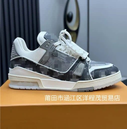 Louis Vuitton LV Trainer Monogram Leather — 灰色牛仔印花