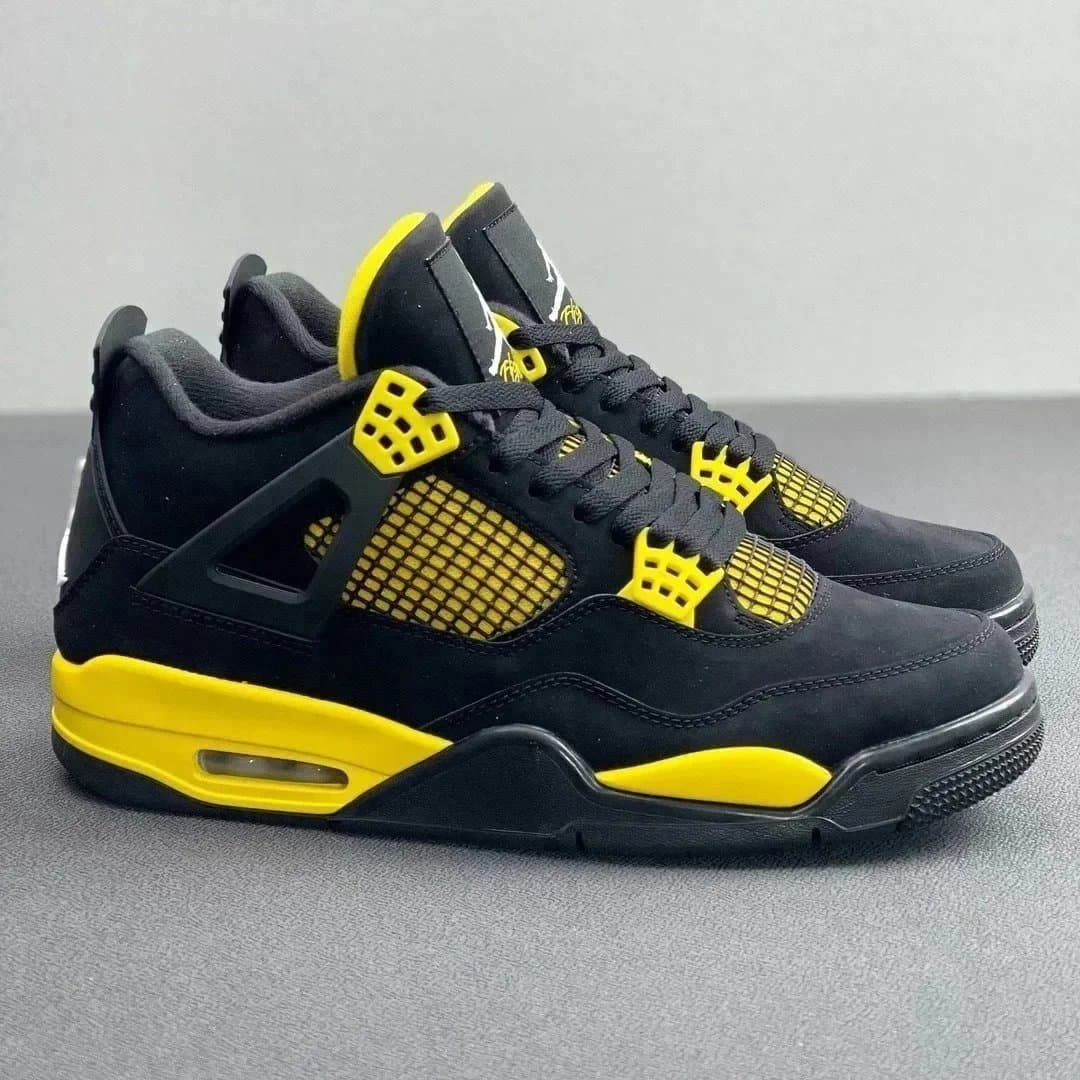 Air Jordan 4 Thunder — Thunder