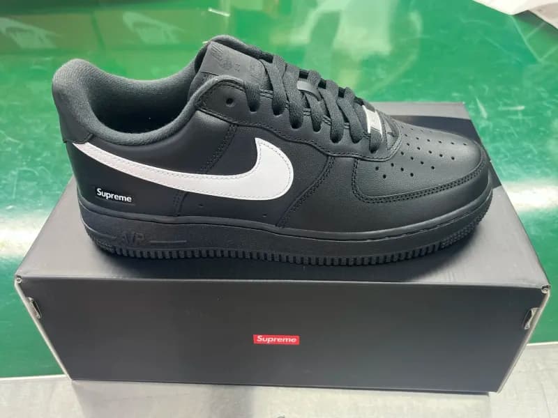 Nike Air Force 1 Low Supreme