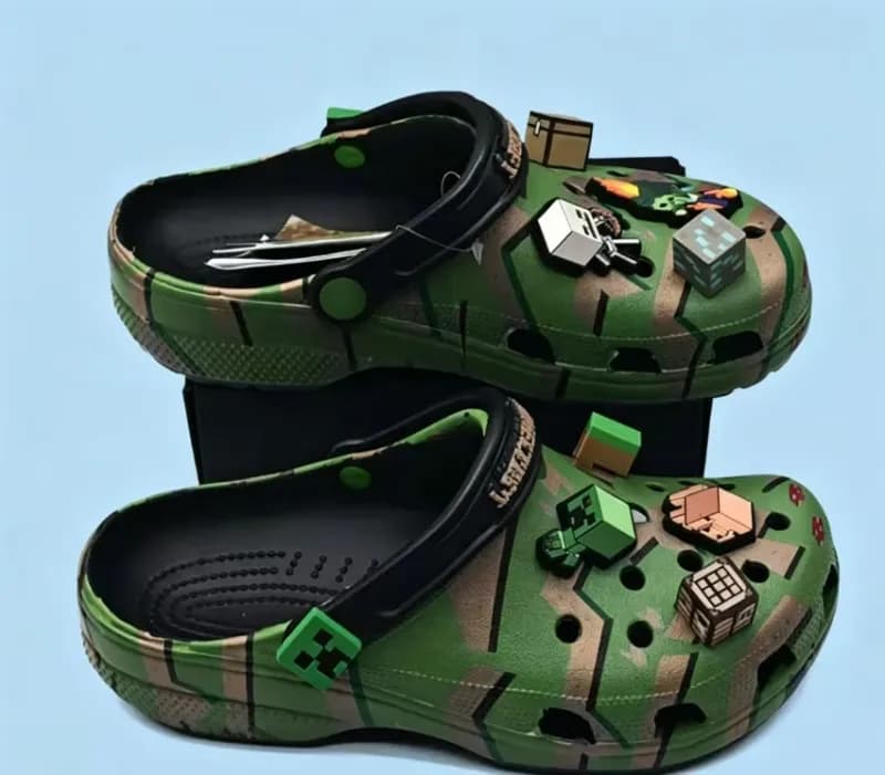 Crocs Classic Clog Minecraft Camo — 我的世界黑色
