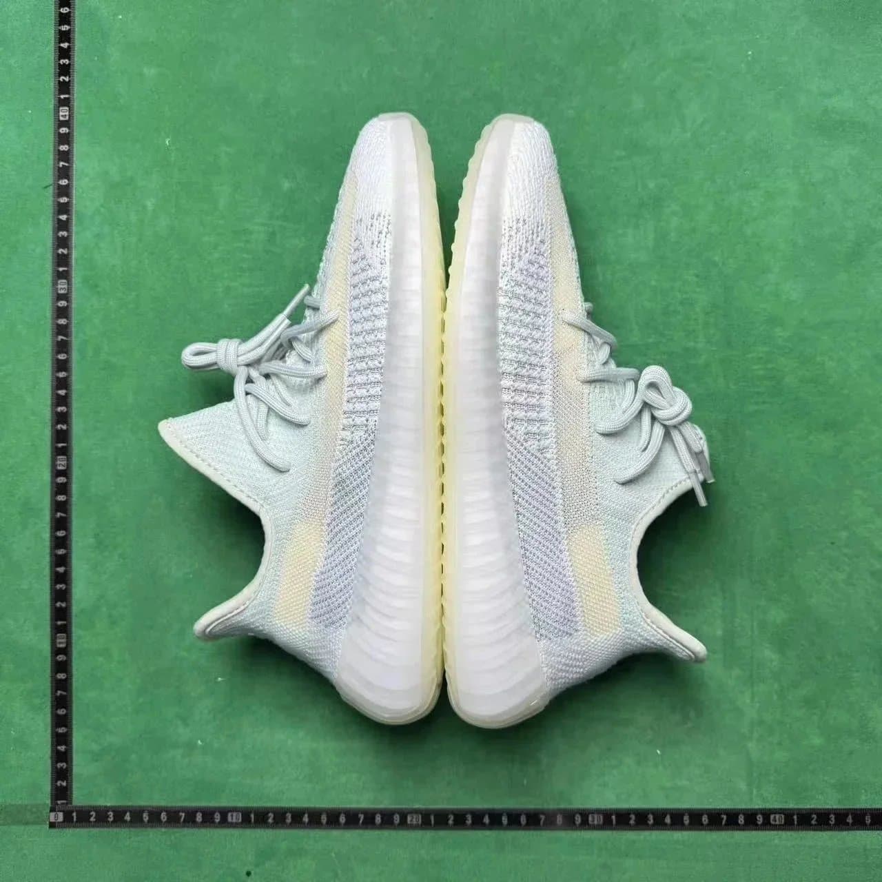 Yeezy Boost 350 V2 Zebra — 冰蓝满天星FW5317