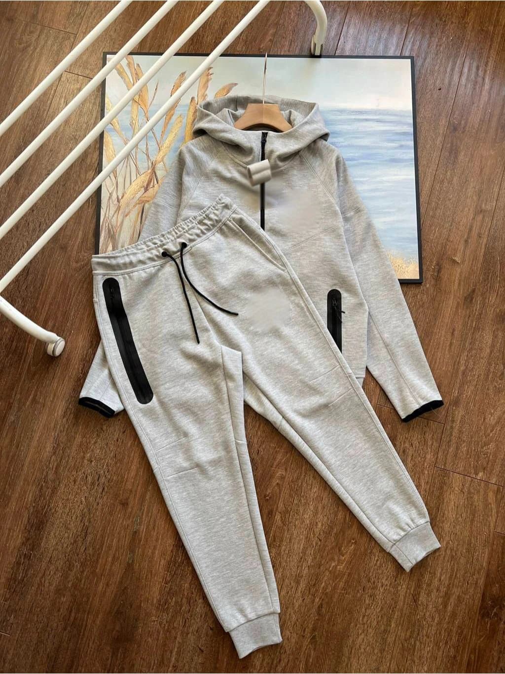 Nike Tech Fleece Joggers Olive — 浅灰色套装