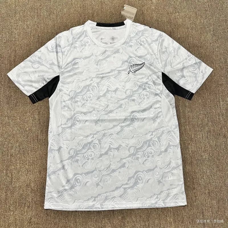 Nike Portugal National Team Jersey All-Over Crest Print — 2026新西兰主场