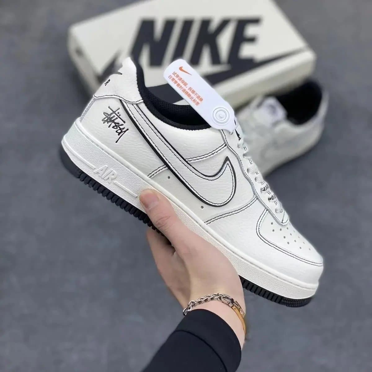 Nike Air Force 1 Low White Black Signature