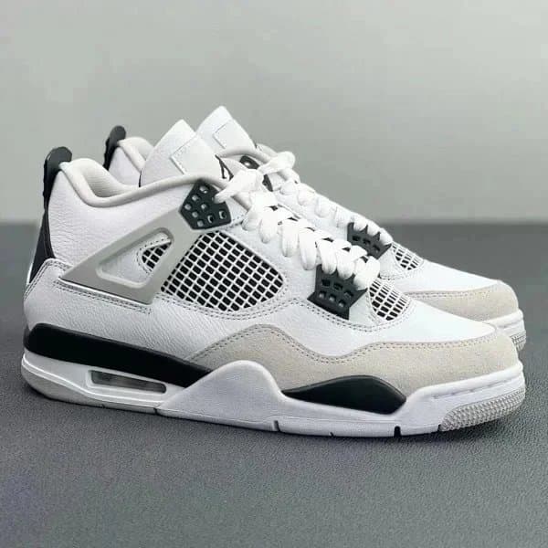 Air Jordan 4 Thunder — 17