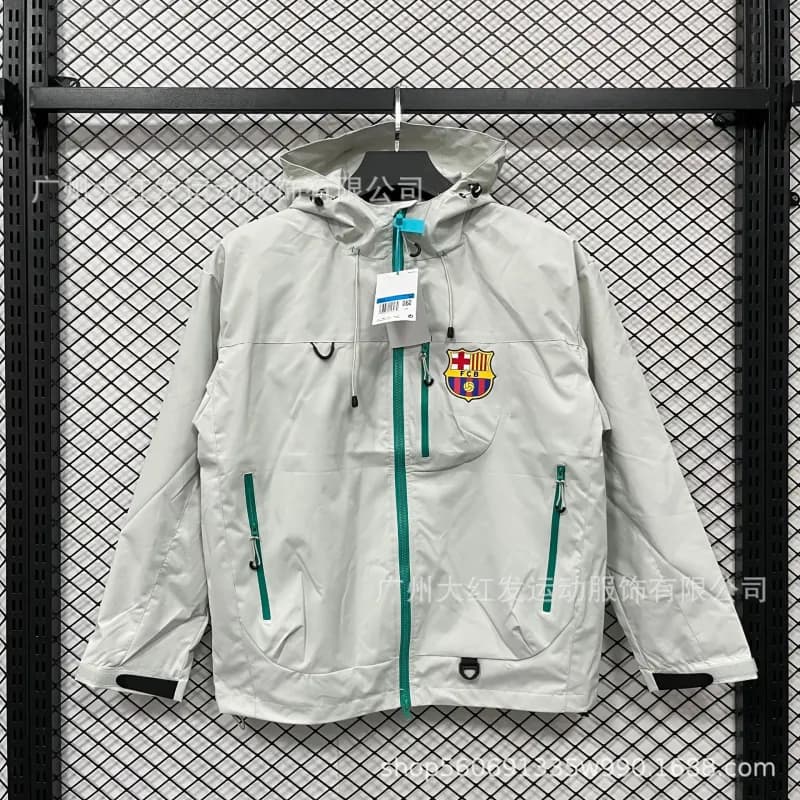 Jordan Softshell Jacket PSG Collaboration — 巴塞戴帽