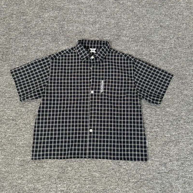 Short-Sleeve Button-Up Shirt Grid Check — 黑色 MET057