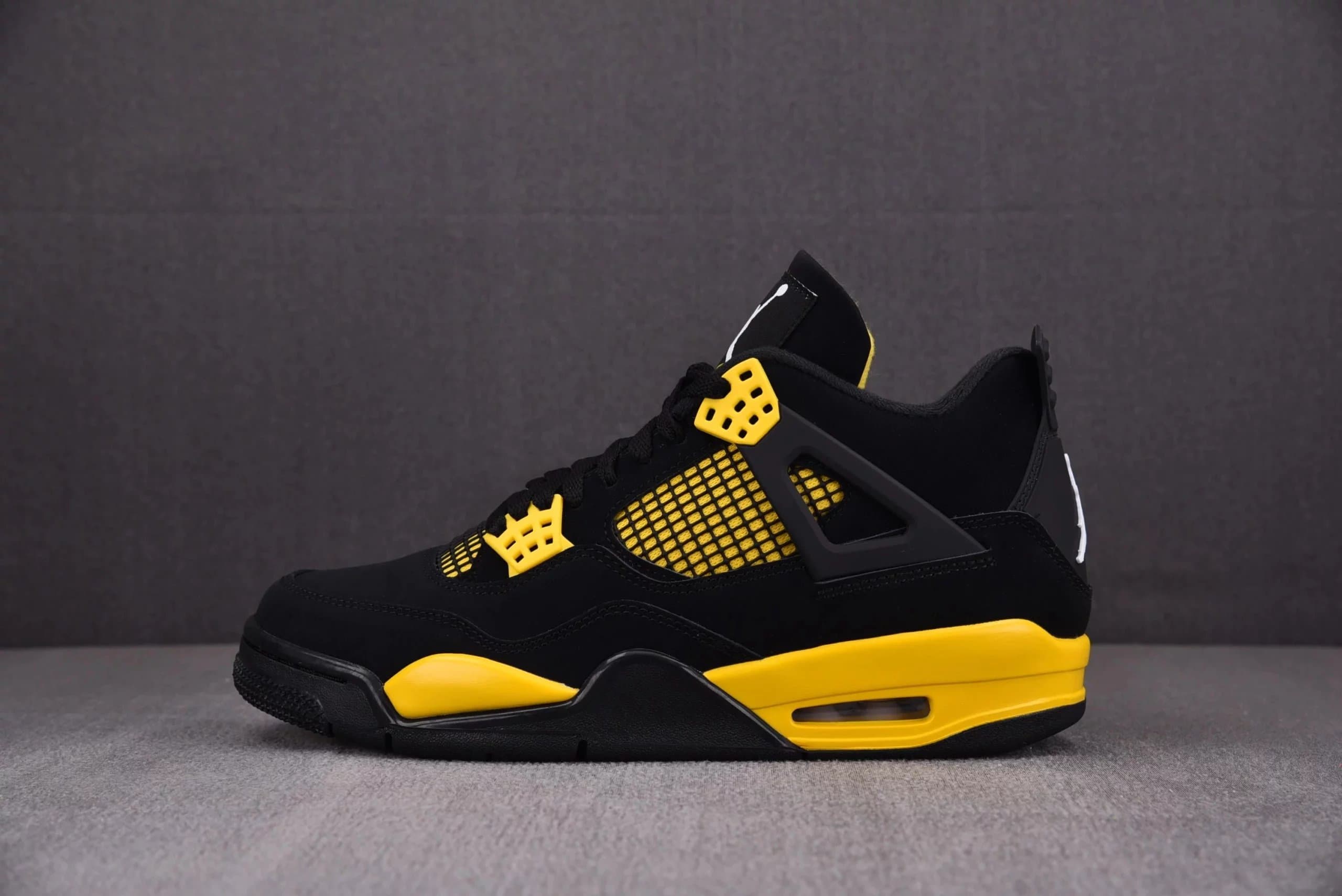 Air Jordan 4 Thunder — DH6927-017 Thunder