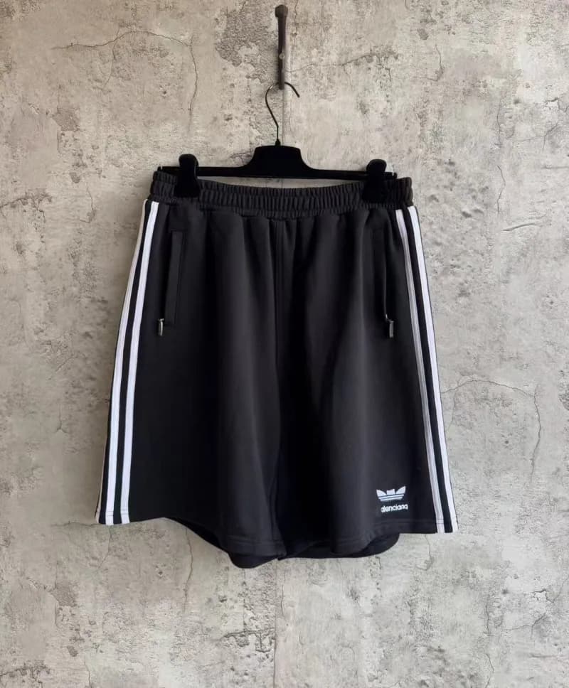 Adidas Track Shorts White with Black Stripes — 乳黑色
