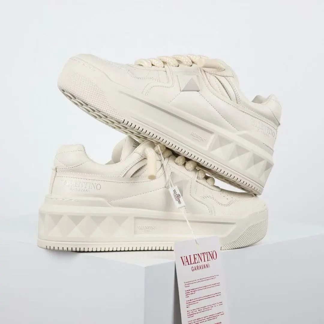 Versace Garavani Rockstud — GZ版本 VLTN粗鞋带米色