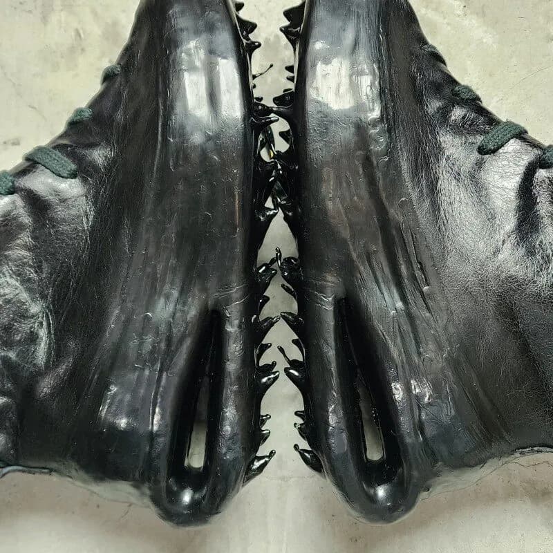 Yeezy Foam Runner Bone — 黑色融化版