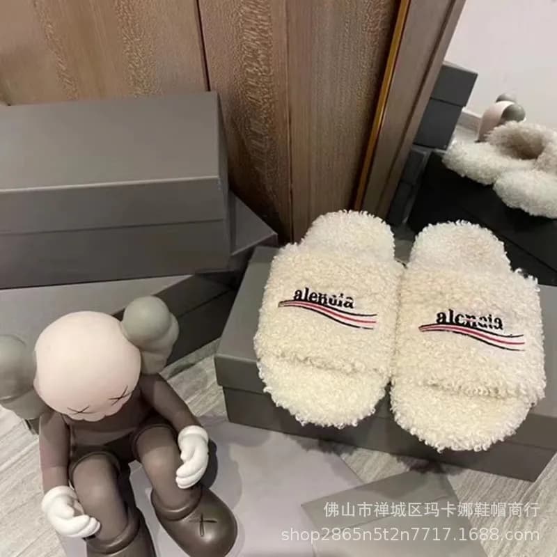 Balenciaga Fluffy Slide Lencia Logo — 白色