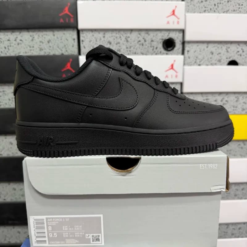 Nike Air Force 1 Low Triple White — 哑光黑 CW2288-001