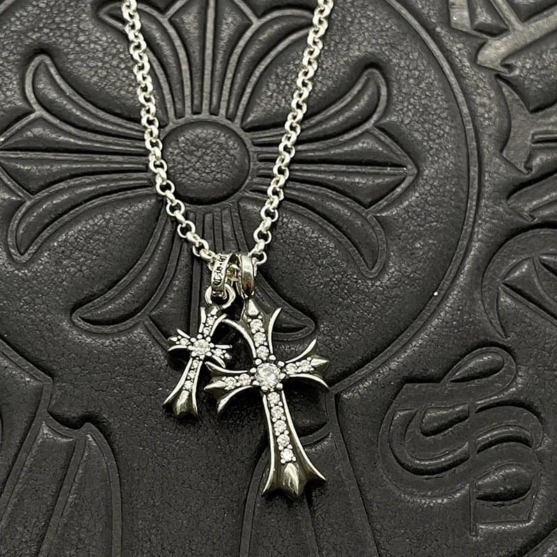 Chrome Hearts Cross Pendant Pave Blue Sapphire — CX085做旧白钻 (配珍珠链)