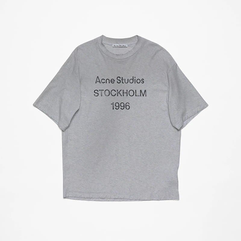 Acne Studios Stockholm 1996 Tee Pink Logo Print — 灰色(AC908026)