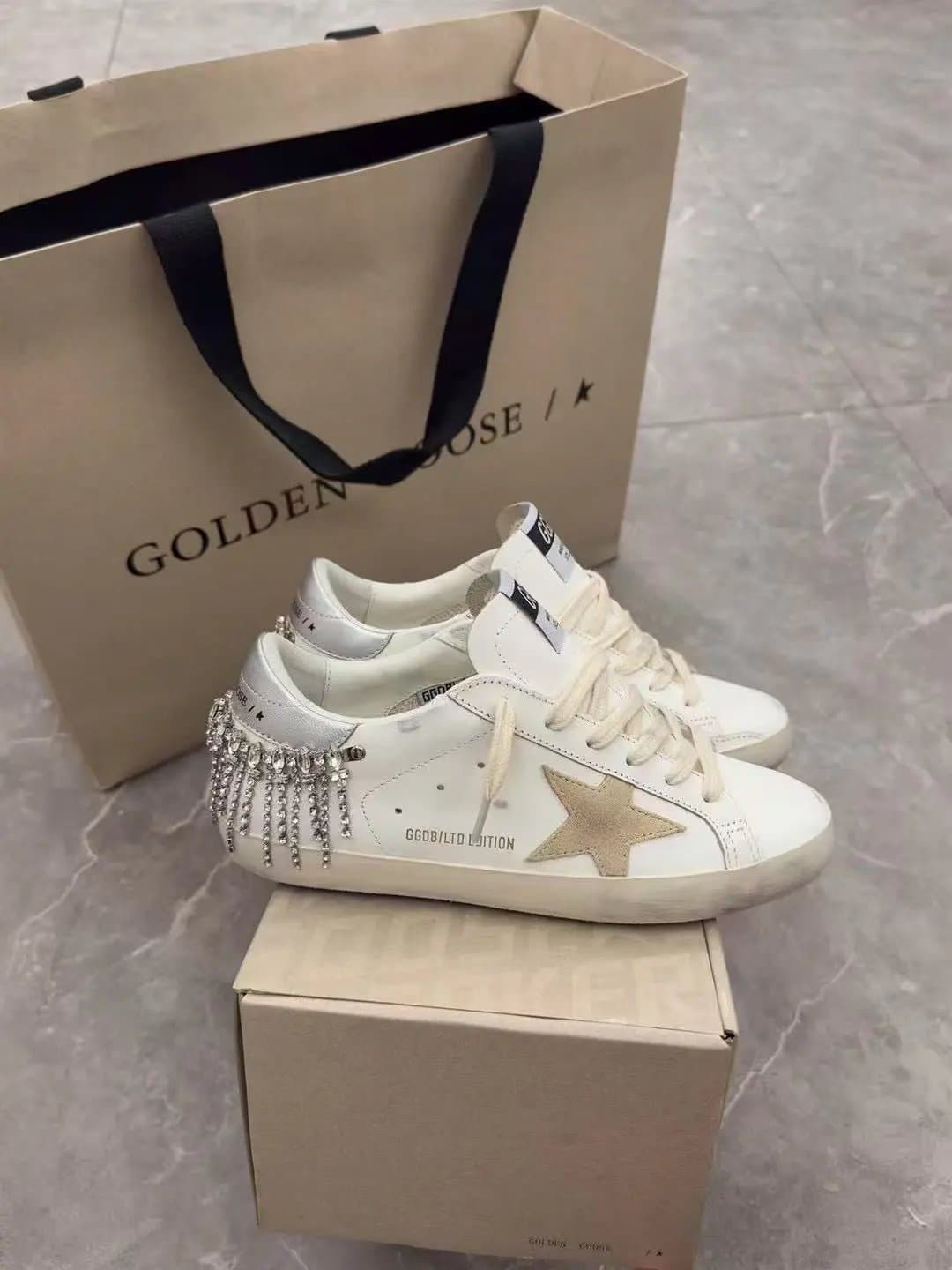 Golden Goose Ball Star Distressed Green — 17