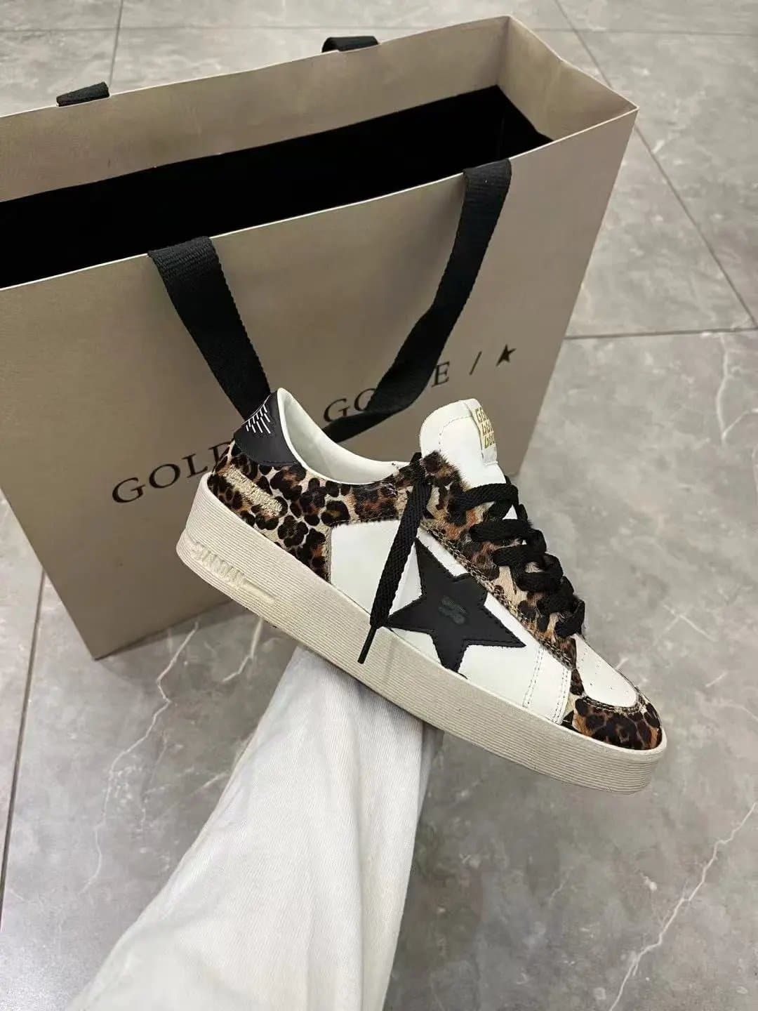 Golden Goose Ball Star Distressed Green — 27