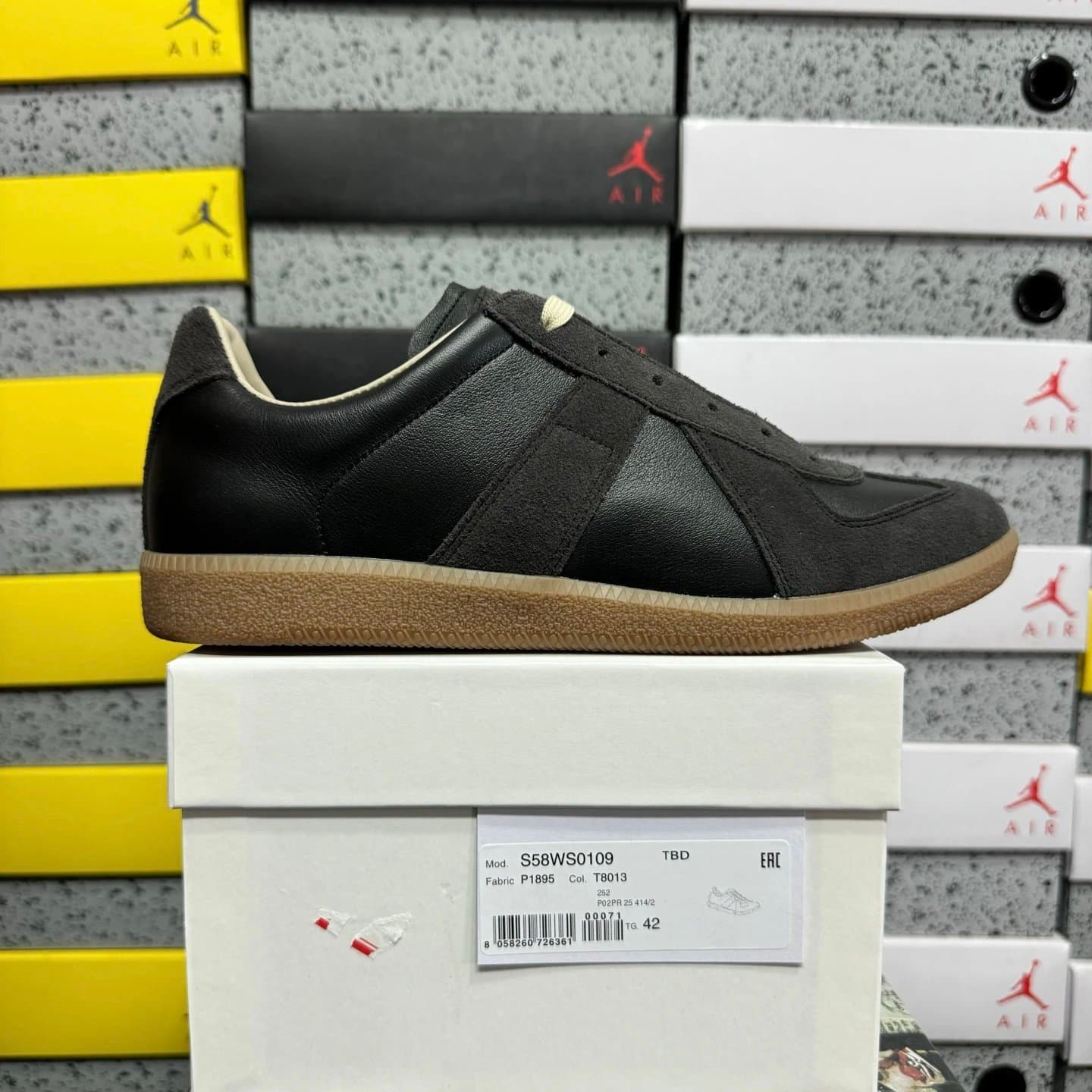 Maison Margiela Future Sneaker White Grey — T8013 黑黄(深灰麂皮)